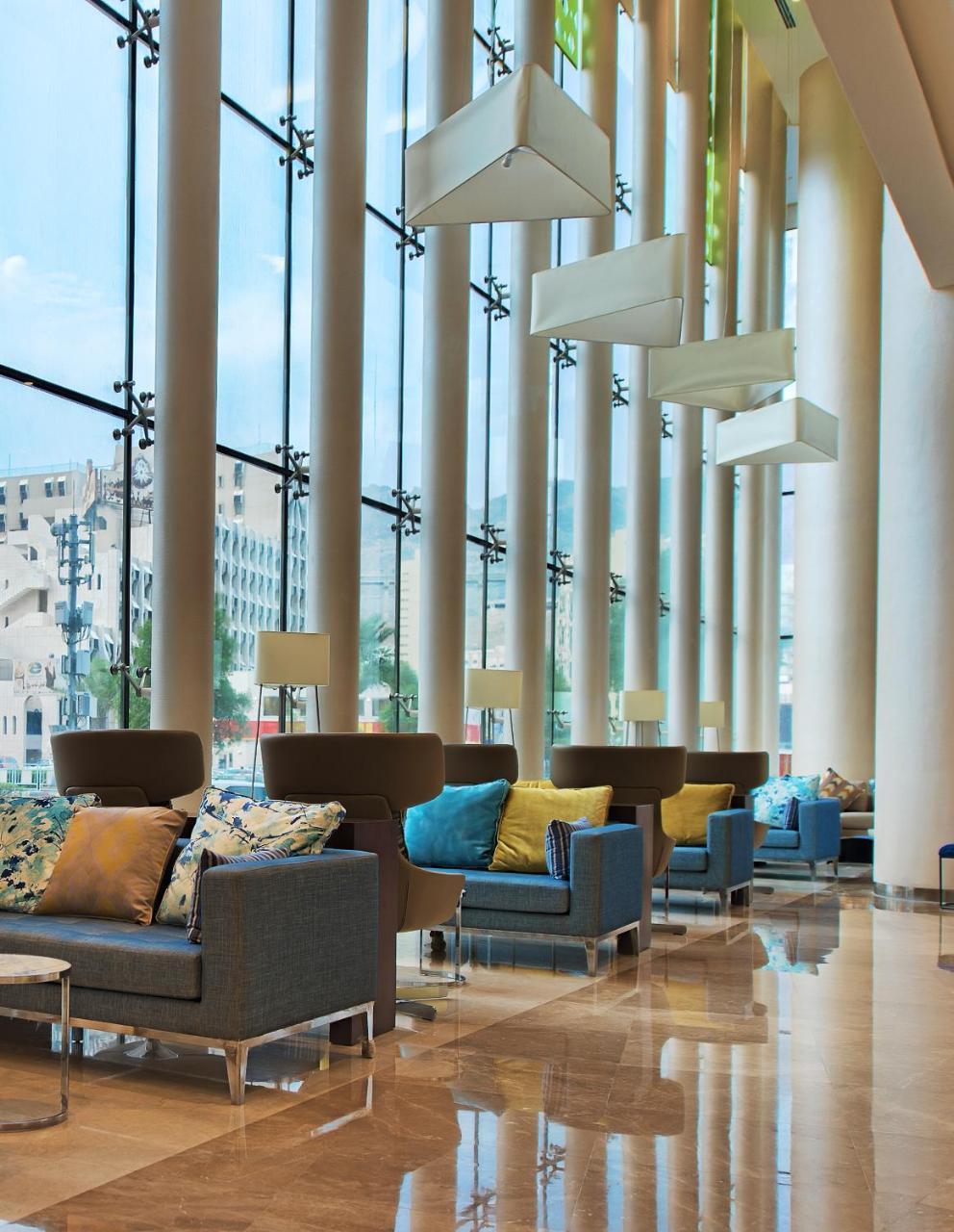 Holiday Suites Al Azizia Mecca Exterior foto The hotel lobby