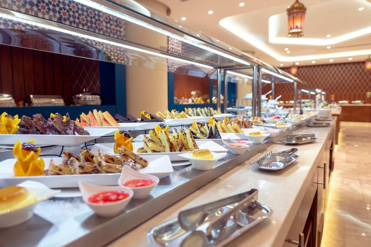 Holiday Suites Al Azizia Mecca Exterior foto Buffet at the hotel